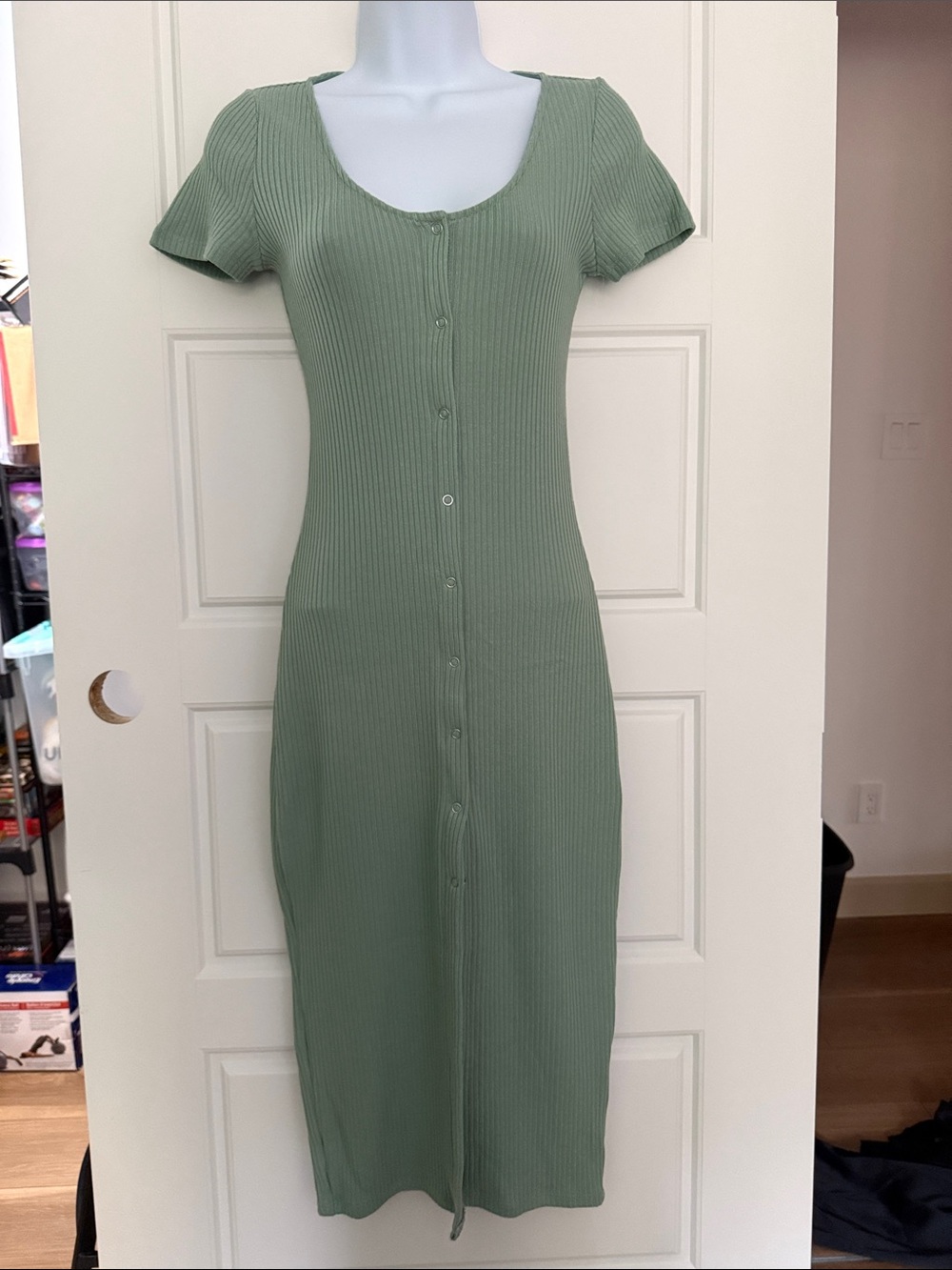 H&M Sage Green Ribbed Button-Front Midi Dress